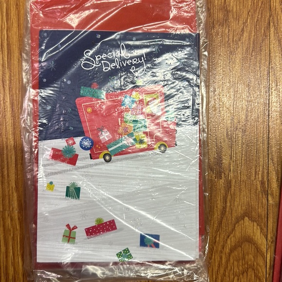 8- Hallmark Christmas cards for your mail carrier - Picture 3 of 7